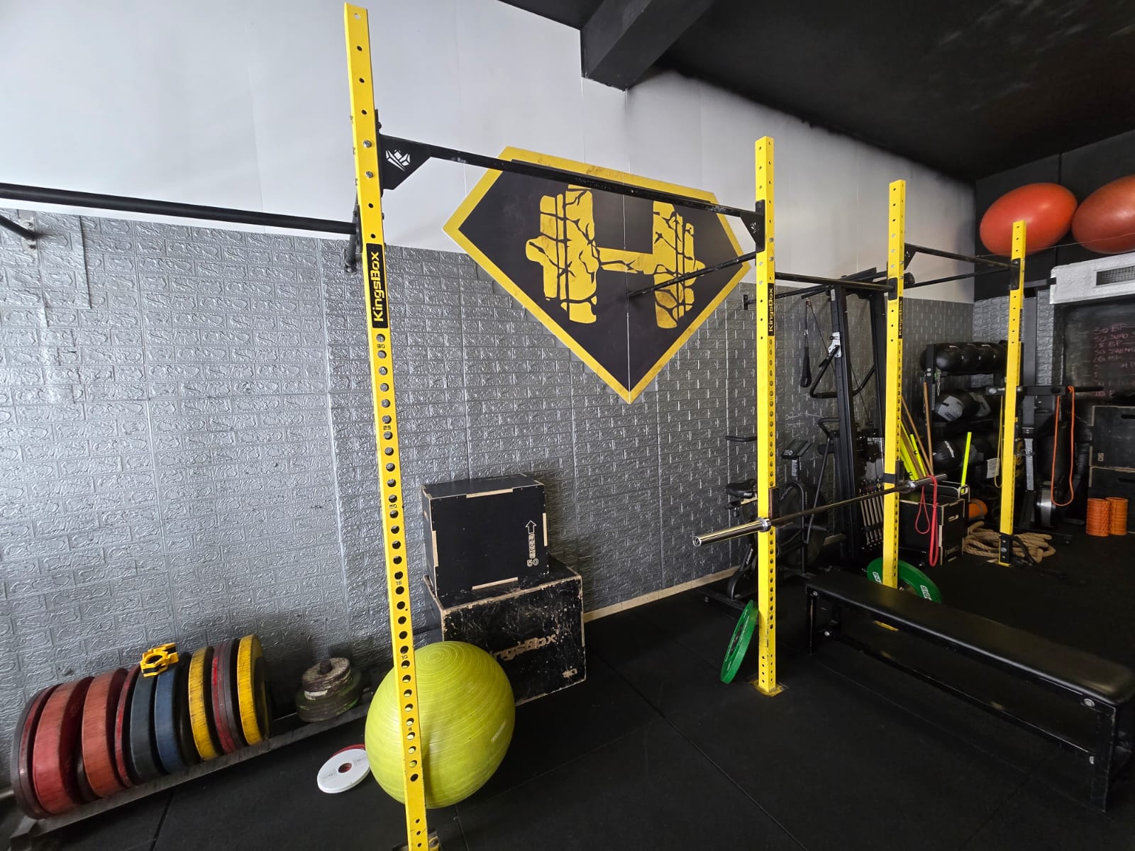 Area attrezzi e calisthenics di Hero Gym Giovinazzo